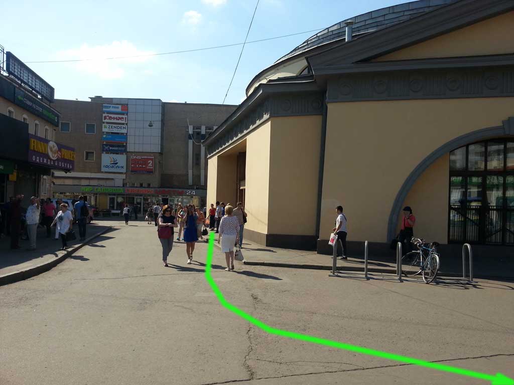 Вид выхода (а он один!) из метро Электрозаводская. Сразу идёте в левую сторону... 