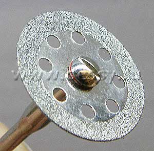 Диски алмазные напыленные, диаметр 22 мм, толщина 0, 5 мм. 10 штук в пластиковом пакете. С 2-мя держателями.