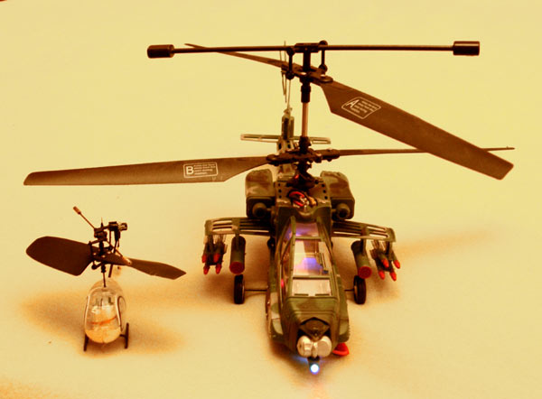  Apache AH-64.        .