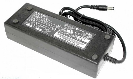   TOSHIBA 19V / 6,32A / 120W / 3,0x6mm / 3pin