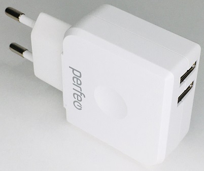 PERFEO PF_I4621 WHITE. USB адаптер из AC 220 В в 2USB 3, 4 А. БЕЛЫЙ